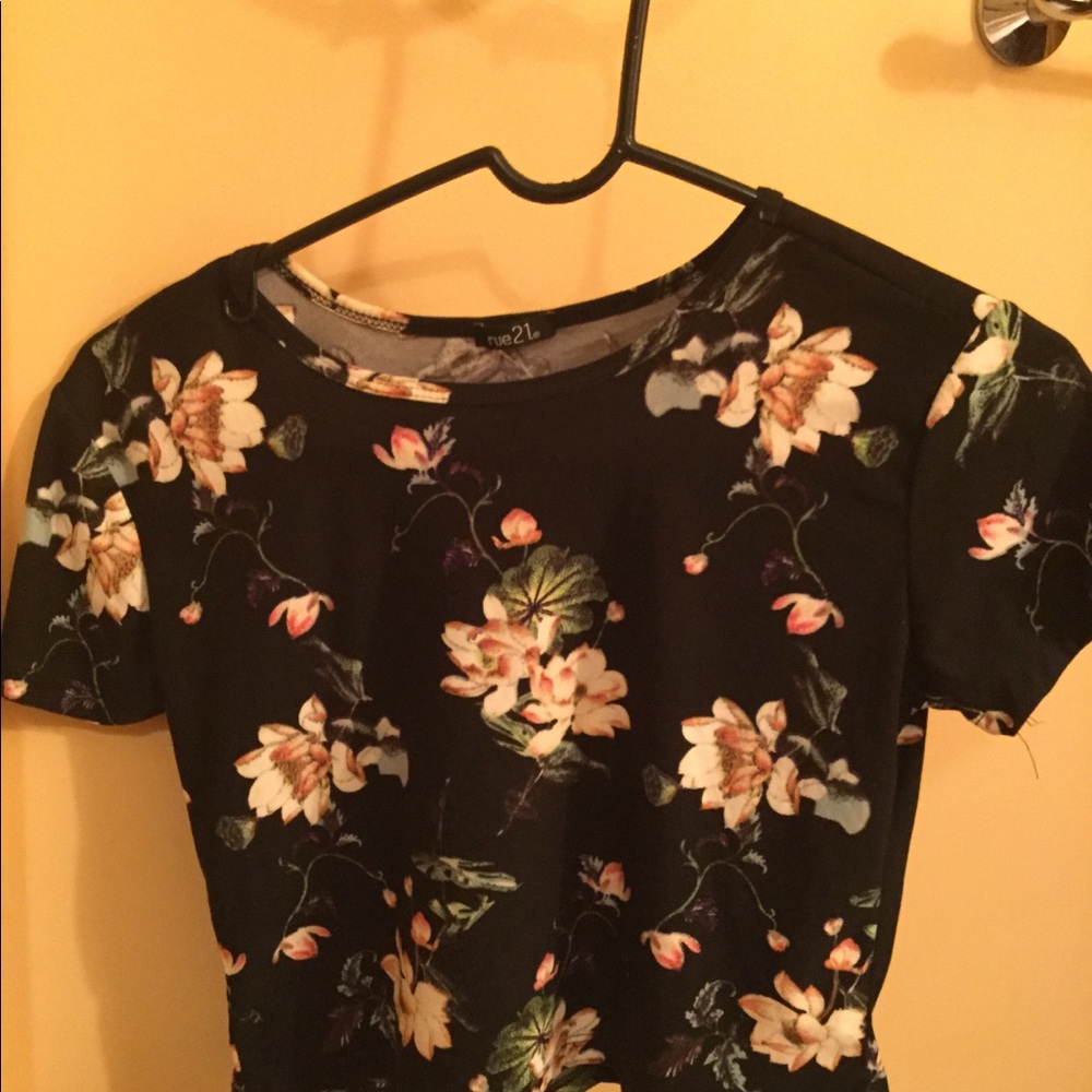 Rue21 Black Floral CropTop - Picture 2 of 2